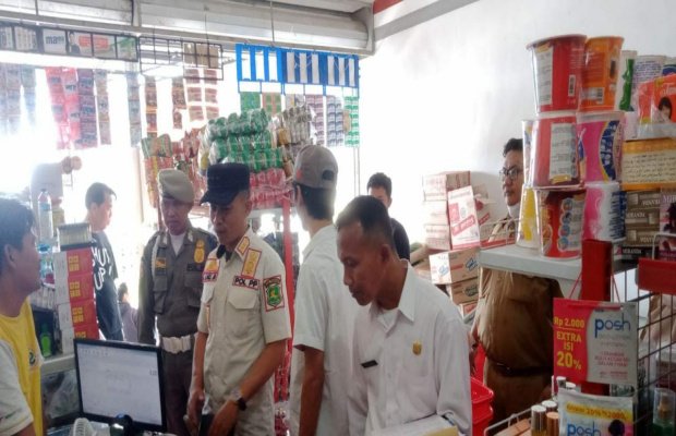 Foto: Kasatpol PP Sumenep Bersama Bea Cukai Saat Menggelar Operasi Bersama
