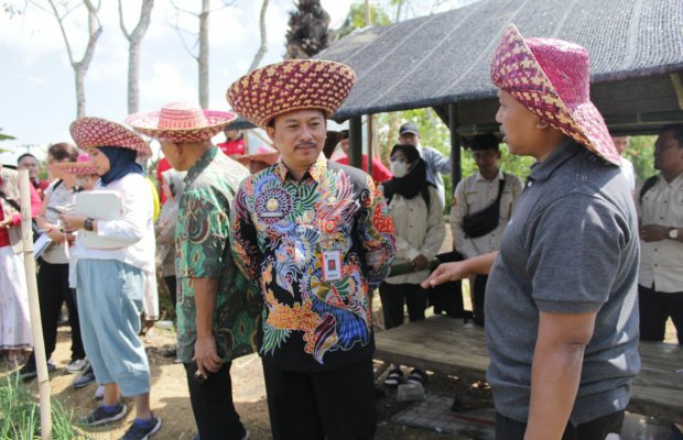 Foto: Kepala DKPP Sumenep saat menggelar Sekolah Lapang di Desa/Kecamatan Guluk-Guluk