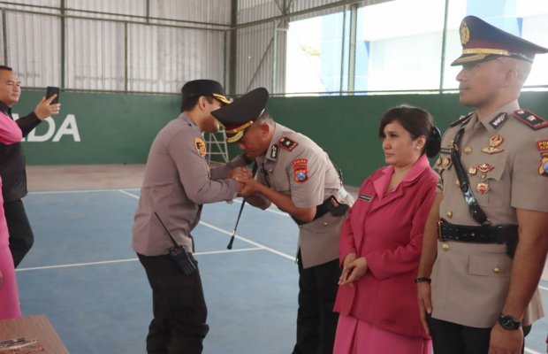 Foto: Kapolres Sumenep saat memimpin Sertijab 6 Perwira