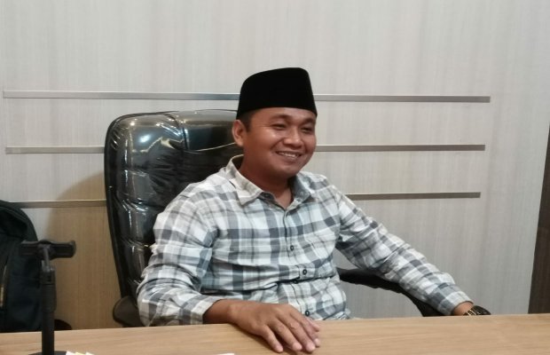 Foto: Ketua KPU Sumenep Rahbini, saat di temui awak media di kantornya