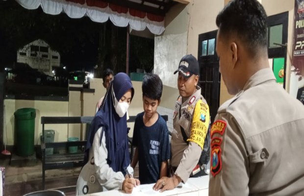 Foto: Ditemukan nyasar ke pulau Kangean, kini Royan Ega Zema berkumpul bersama keluarga