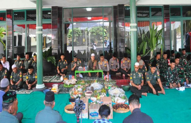 Foto : Pelaksanaan maulid Nabi Muhammad SAW di Makodim 0821