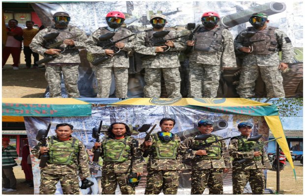 Foto: Tim Forkopimda saat akan melawan tim PWI Sumenep dalam Pertandingan Exhibition Paintball Wargame Sumenep Masa Kejayaan