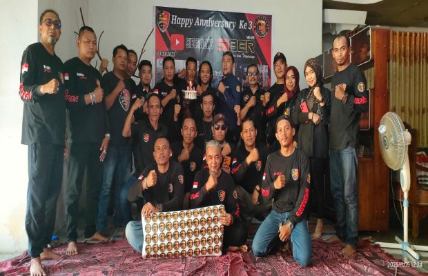 Foto: Pimpinan redaksi, jajaran dewan advokat Patner. Sejumlah Kabiro, biro dan kaperwil Jatim