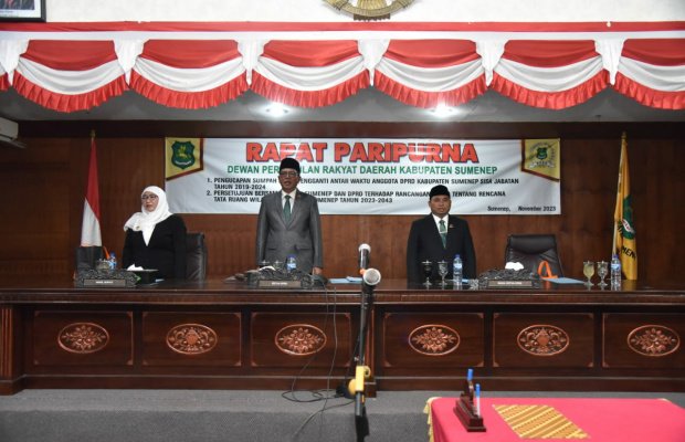 Foto: DPRD Sumenep saat menggelar rapat Paripurna Persetujuan bersama Bupati Sumenep terhadap rancangan perda (RTRW) Wilayah Kabupaten Sumenep tahun 2023 – 2043 
