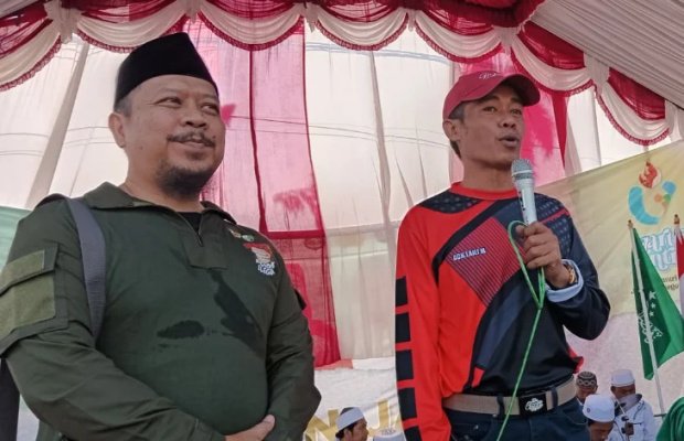 Foto: Kepala satpol PP Sumenep Achmad Laili Maulidy saat melakukan kampanye terkait bahaya rokok ilegal.