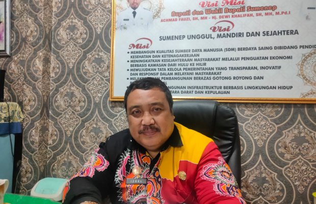 Foto: Kepala Dinsos P3A Sumenep, Drs. Achmad Dzulkarnain