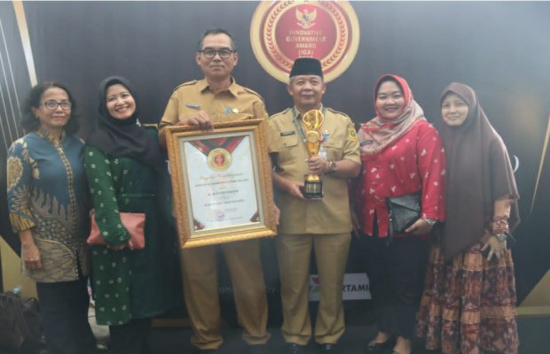Foto: Sekda kabupaten Bogor Burhanudin, kepala bappedalitbang dan Dirut RSUD Cibinong 
