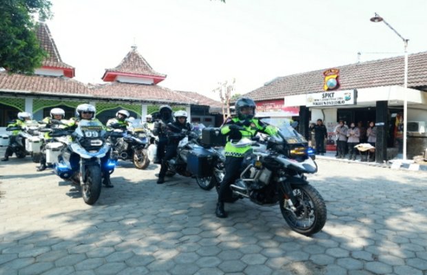 Foto: Kapolda Jatim saat Cek Kesiapan Ops Lilin Semeru di Jalur Pantura Surabaya - Banyuwangi 