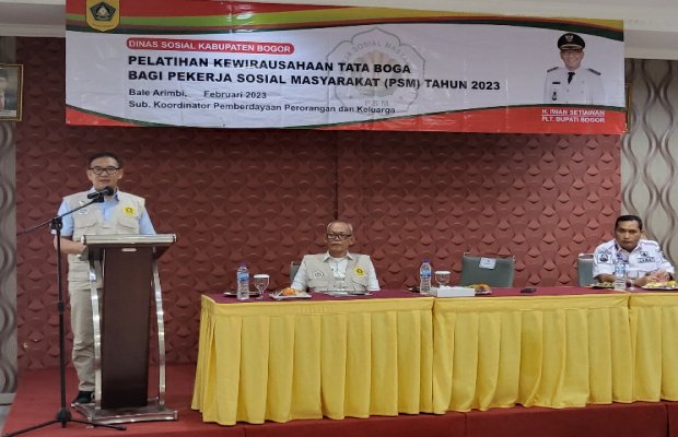 Foto: Bupati Bogor Iwan Setiawan saat memberikan arahan