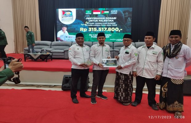 Foto: LAZISNU Sumenep saat menyerahkan donasi kemanusian ke LAZISNU Jatim
