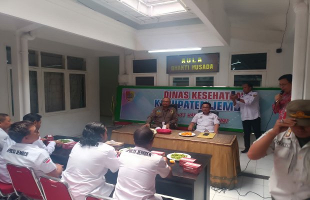 Foto: Puluhan APDESI gugat Dinkes Jember 