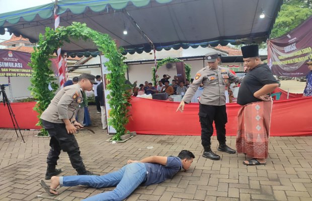 Foto: Suasana Simulasi Pemungutan dan Penghitungan Suara di KPU Sumenep