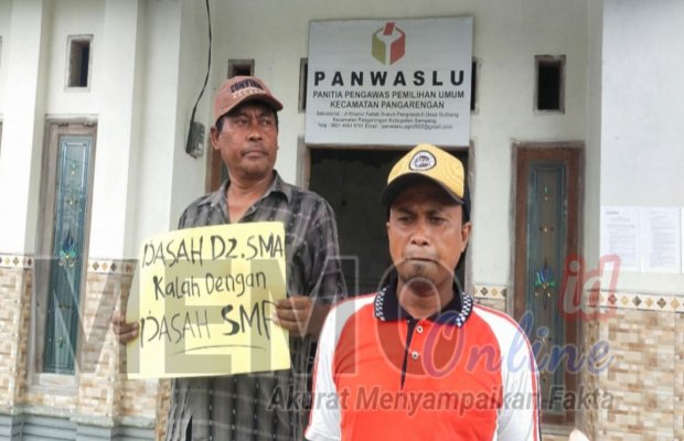 Foto : Peserta KPPS desa Pangarengan yang tidak lolos mendatangi kantor Panwascam Pangarengan