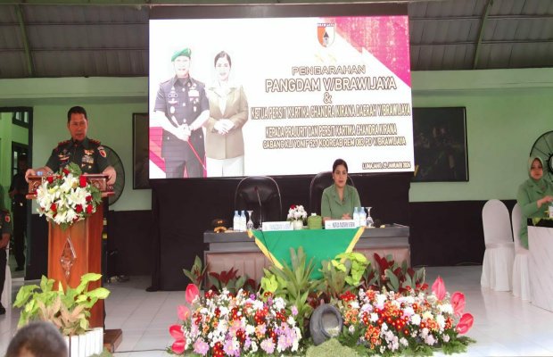 Foto : Pangdam V/Brw saat menyampaikan paparan