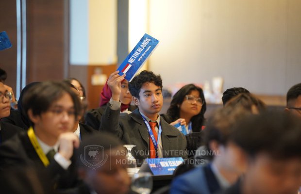 Foto : Siswa SMA Labschool Unesa 1, Tjokorda Tristan Kevala Arthana (kelas XI) jadi delegasi Indonesia pada ajang Asia Youth International Model United Nations (AYIMUN) di Kuala Lumpur, Malaysia
