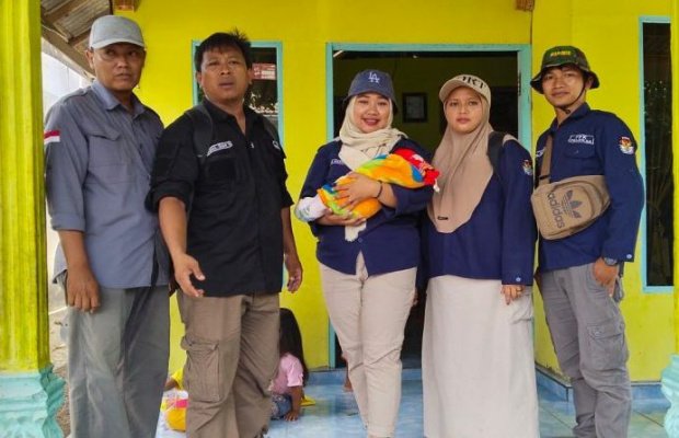 Foto: Ketua KPPS di Bondowoso Melahirkan Ketika Proses Coblosan Pemilu