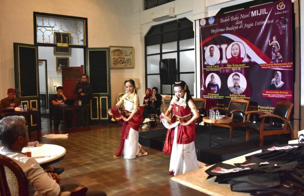 Foto : Giat Bedah Novel MIJIL dan Performa Budaya Jogja Istimewa di Ndalem Poenakawan