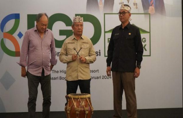 Foto: Sekda Kabupaten Bogor (tengah)