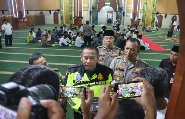 Foto : Kombespol Puji Santosa saat diwawancarai wartawan