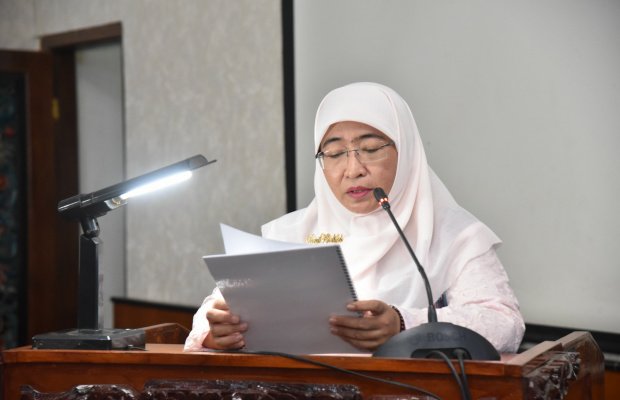 Foto: Wakil Bupati Sumenep Hj Dewi Khalifah saat membacakan Nota pengantar laporan LKPJ Bupati Tahun 2023