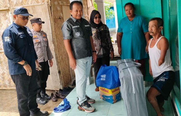 Foto: Bupati Jember Hendy Siswanto saat berkunjung ke Desa Wringin Agung Kecamatan Jombang