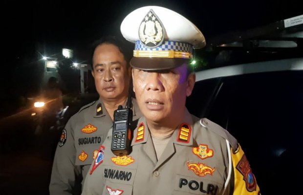 Foto: AKP Suwarno Kasat Lantas Polres Lumajang, didampingi Kasi Humas Polres Lumajang Ipda Sugiharto