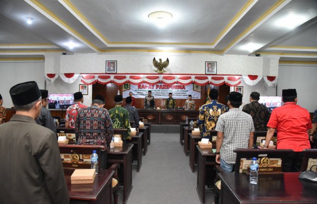 Foto: Suasana Paripurna Pandangan Fraksi - Fraksi di DPRD Sumenep (foto by ibnu)