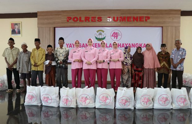 Foto: Kegiatan Bakti Sosial Yayasan Kemala Bhayangkari Sumenep