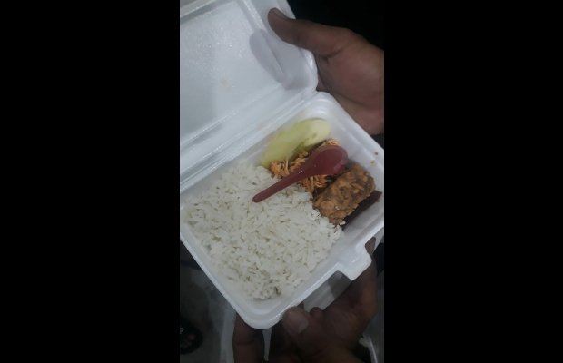 Foto: 300 nasi bungkus yang dibagikan ke warga 