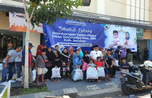 Foto: Kades Kamiludin dan penerima santunan
