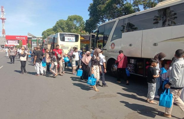 Foto: Giat mudik gratis di alun alun jember