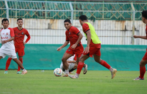 Foto: Latihan persiapan Madura United di SGB