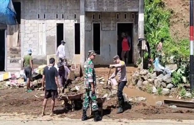 Foto : suasana pembersihan