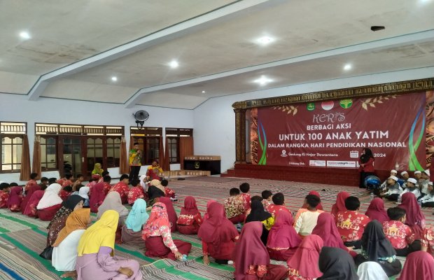 Foto: Dirut Bank BPRS Sumenep saat memberi diacara KERIS Berbagi