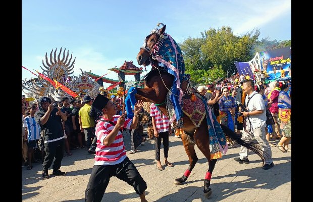 Foto: Festival Jaran Serek untuk Lestarikan Tradisi