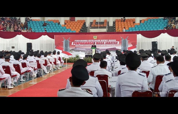 Foto: PJ Bupati Bogor saat memberikan arahan kepada kades