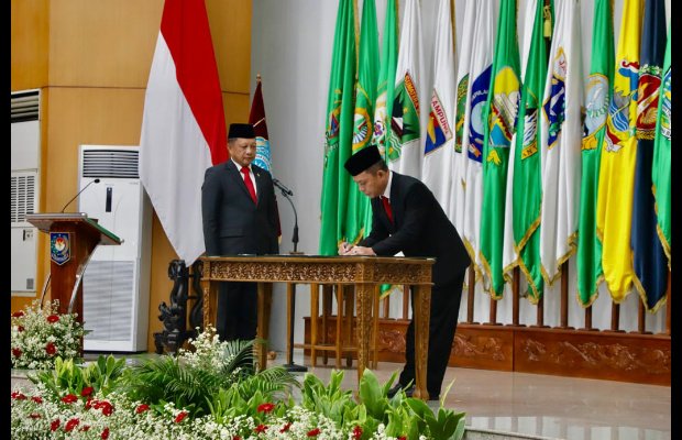 Foto: Momen Mendagri Lantik Ramses Limbong sebagai Deputi BNPP