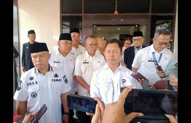 Foto: PJ Bupati Bogor Dan Camat Citeureup