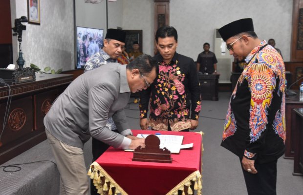 Foto: Penandatangan KUA-PPAS APBD 2025 di Sumenep (by. Ibnu)