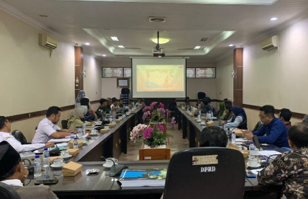 Foto: Rapat berlangsung di gedung DPRD Jember 