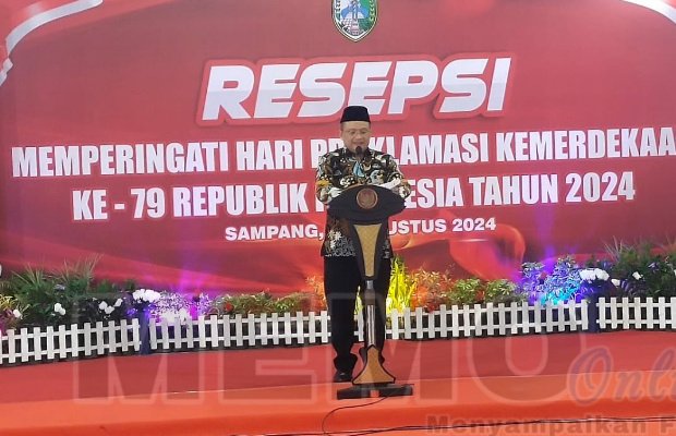 Foto: Pj Bupati Sampang Rudy Ariyanto saat memberikan sambutan di resepsi HUT RI di Pendopo Trunojoyo Sampang