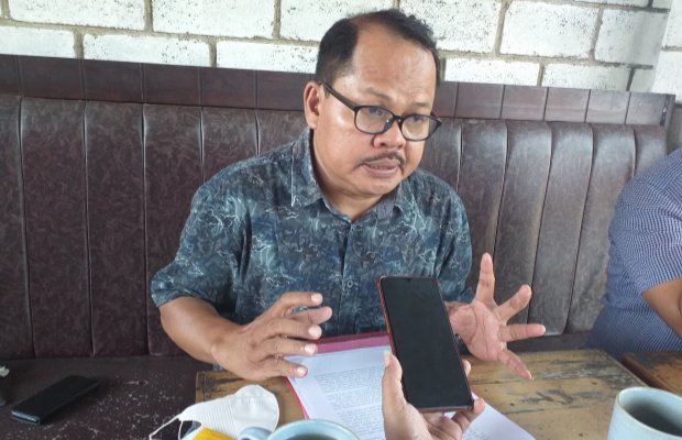 Foto: Rahman, selaku kuasa hukum Hamsuru saat jumpa pers dengan media