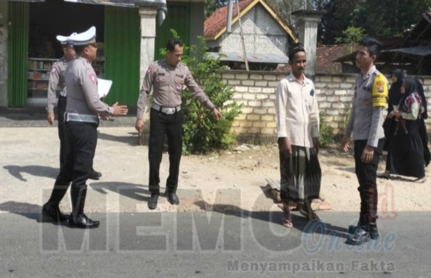 Foto: Polisi olah Tempat Kejadian Perkara di jalan raya Karang Penang Sampang