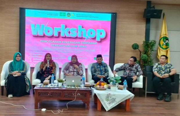Foto: Nia Kurnia Fauzi dalam sebuah acara