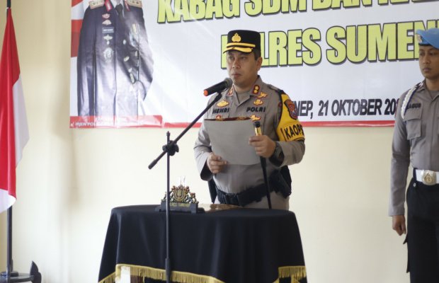 Foto: Kapolres Sumenep AKBP Henri Noveri Santoso, S.H., S.I.K., M.M., saat meminpin upacara serah terima jabatan