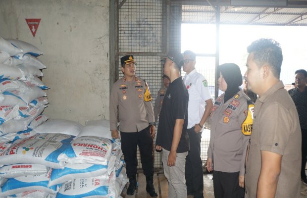 Foto: Tim KP3 Sumenep Lakukan Pengawasan Pupuk dan Pestisida di Kecamatan Saronggi* 
