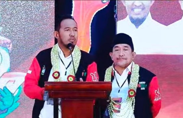 Foto: Achmad Fauzi Wongsojudo bersama Kiyai Imam Hasyim 