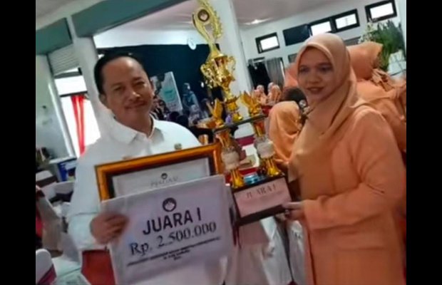 Foto: Kepala Bappeda Sumenep, Dr. Ir. Arif Firmanto, S.TP., M.Si., IPU, bersama istri
