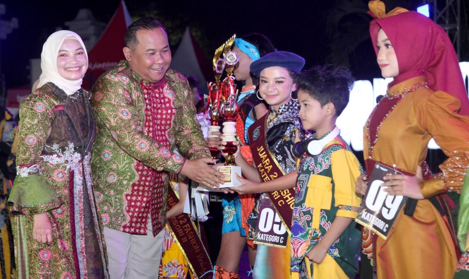 Foto: Dandim 0821 serahkan tanda penghargaan